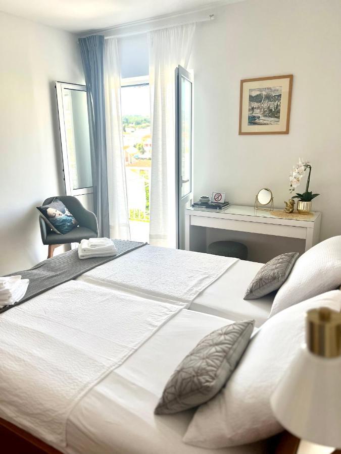 חוואר Hvar Deluxe Rooms מראה חיצוני תמונה